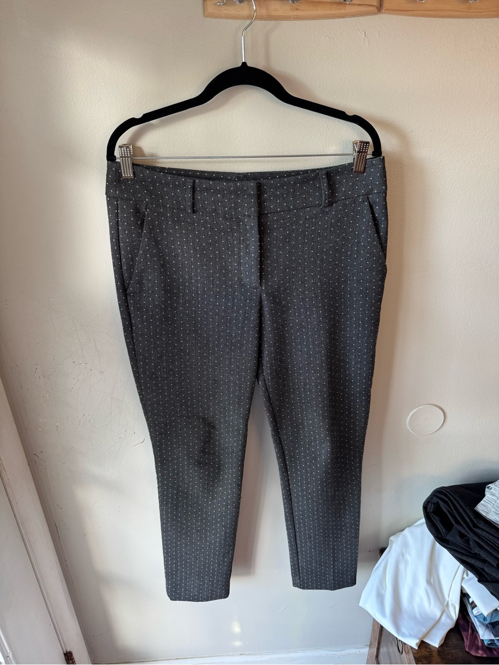 LOFT Marisa Skinny Pants Size 8 Grey White Textured Dotted Trousers Ankle Career